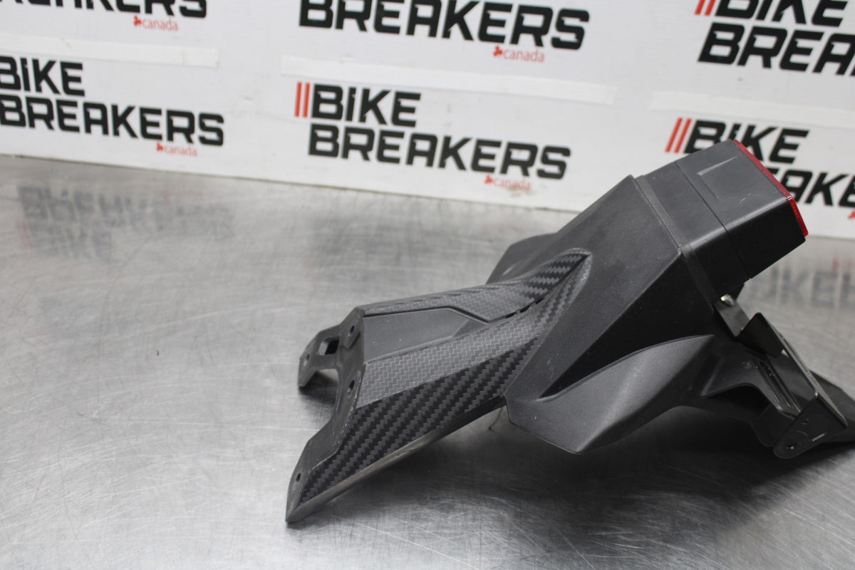 11-24 SUZUKI GSXR750 REAR BACK FENDER MUD GUARD BB630