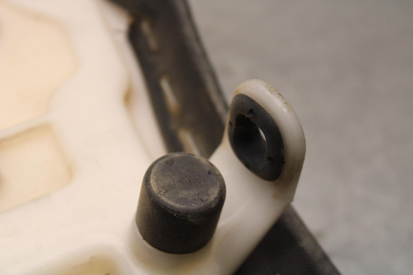 09-16 SUZUKI GSXR1000 FRONT DRIVERS SEAT PAD SADDLE PILLION 45100-47H10-DW2 BB64