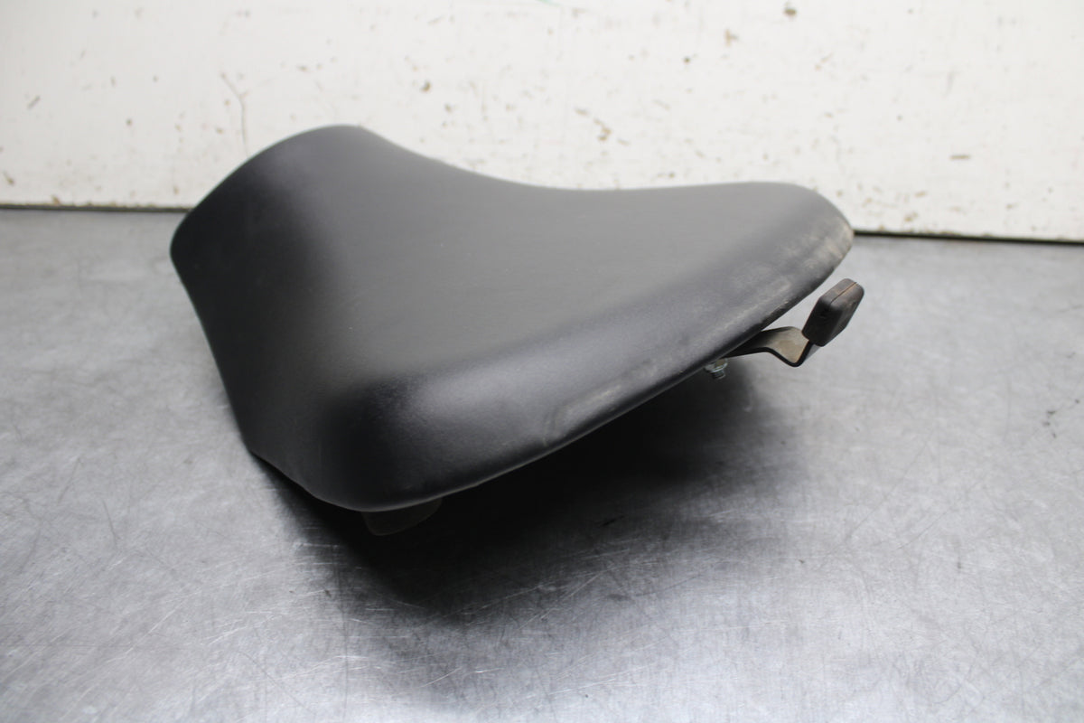 18-24 KAWASAKI NINJA 650 FRONT DRIVERS SEAT PAD SADDLE PILLION BB725