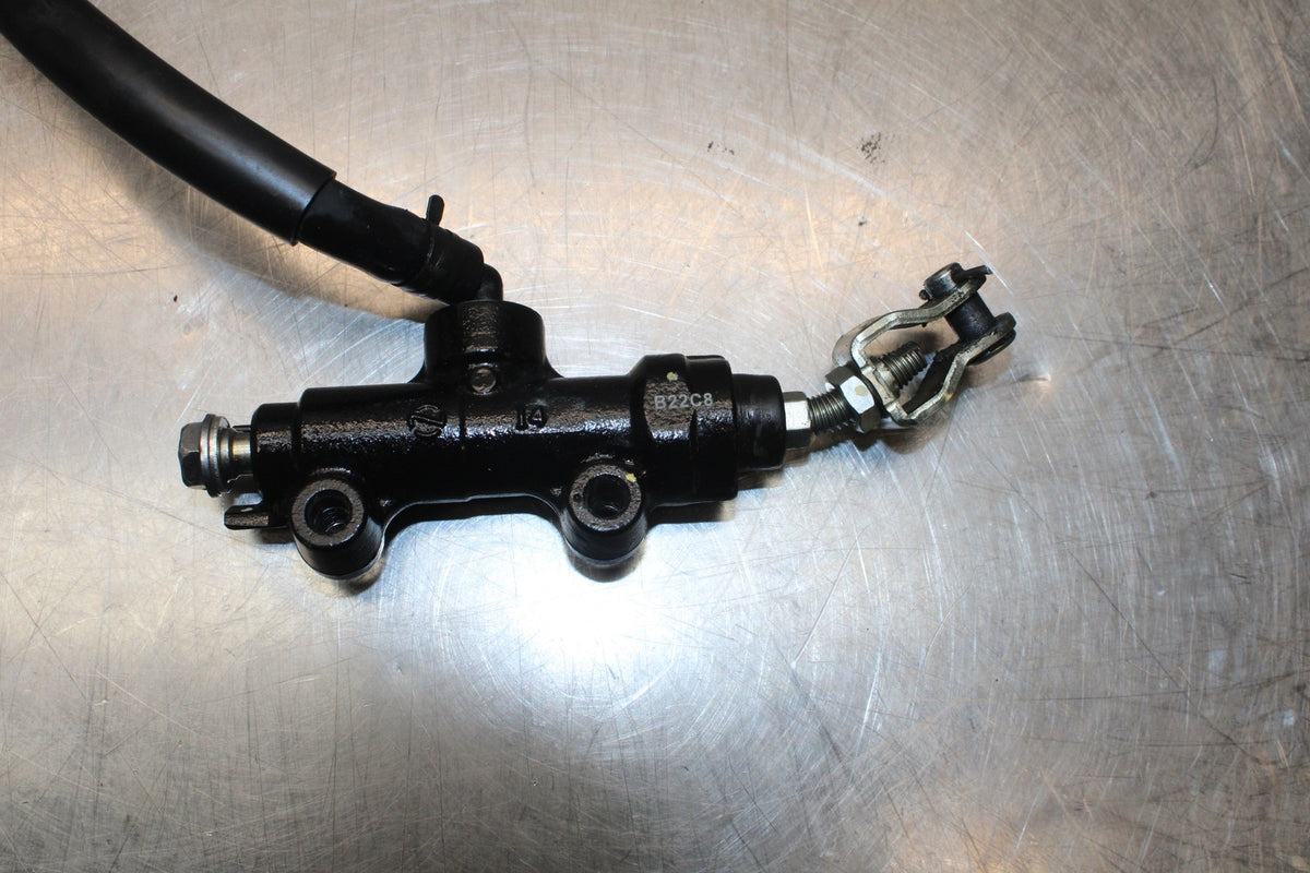 18-26 KAWASAKI Z400 REAR BACK BRAKE MASTER CYLINDER W RESERVOIR BB852