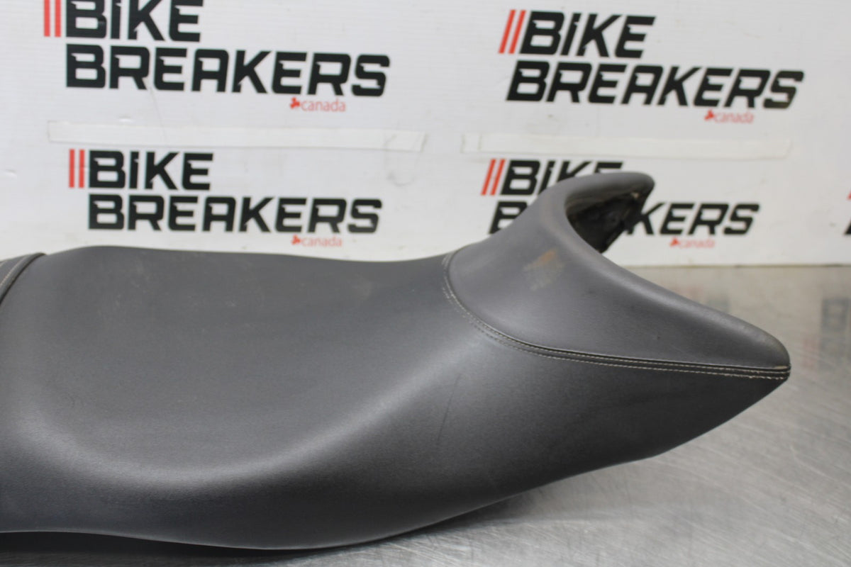 12 TRIUMPH STREET TRIPLE R FRONT REAR SEAT SADDLE BB914