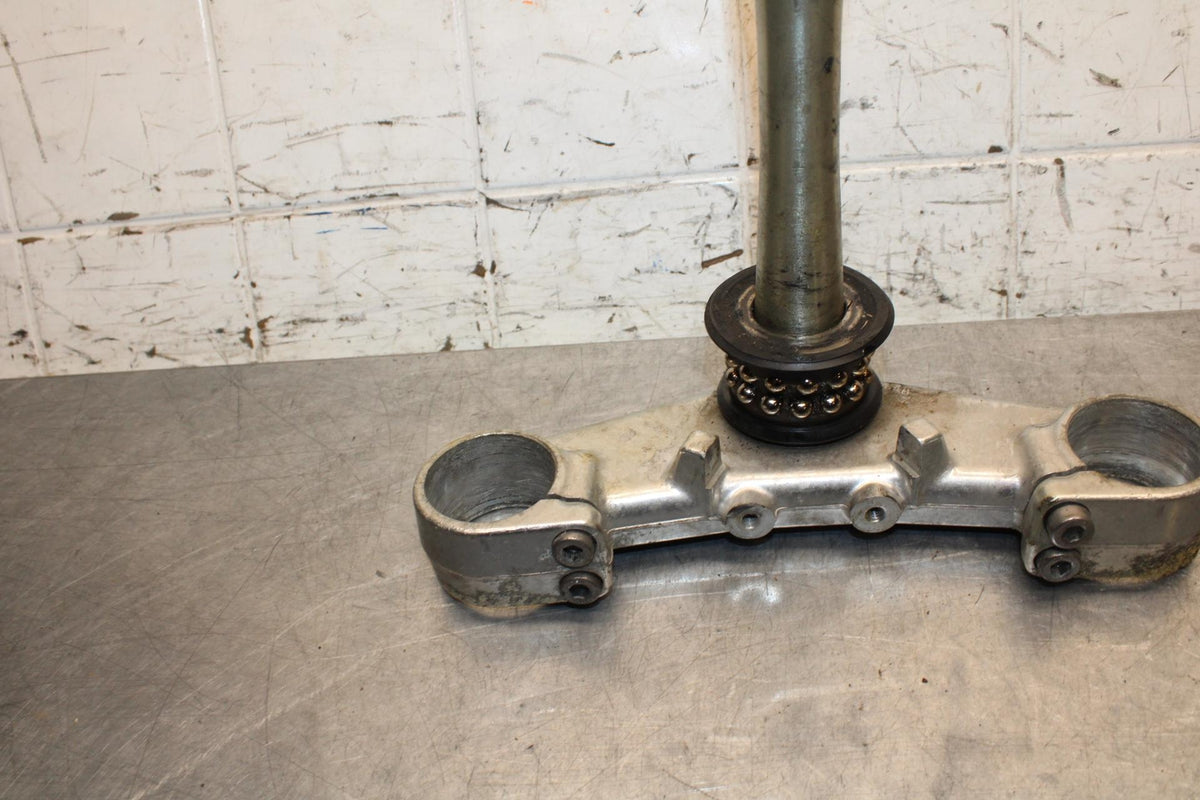 2001 Yamaha YZF R6 FRONT FORKS CLAMP LOWER TRIPLE TREE STEM 5MT-23340-00-00 BB68