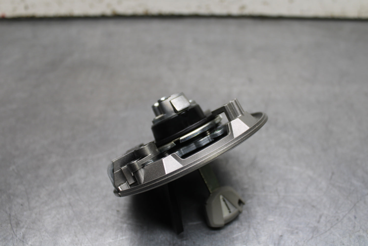 24 KAWASAKI NINJA 500 ABS FUEL TANK GAS CAP BB730