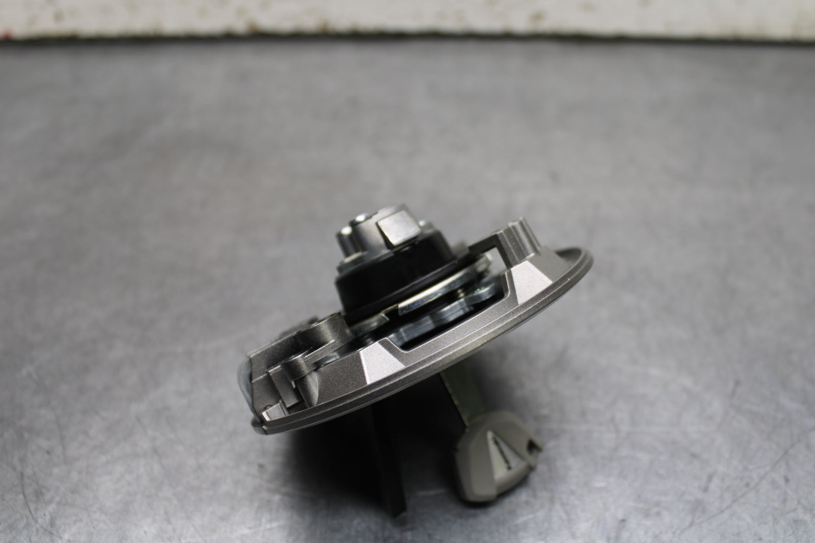 24 KAWASAKI NINJA 500 ABS FUEL TANK GAS CAP BB730