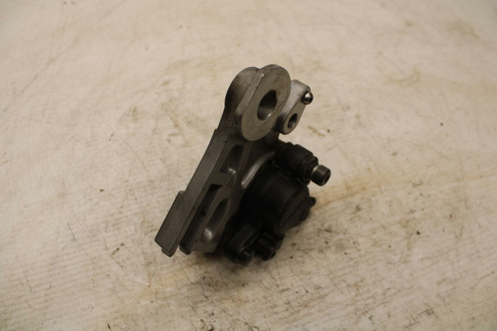 16-21 YAMAHA XSR900 REAR BACK BRAKE CALIPER W MOUNT BRACKET BB362