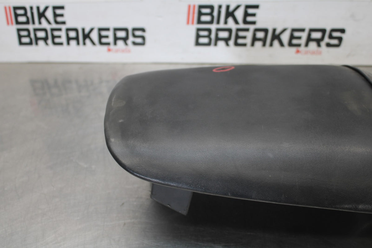 00-01 HONDA CBR929RR REAR BACK PASSENGER TANDEM SEAT PAD SADDLE PILLION BB925