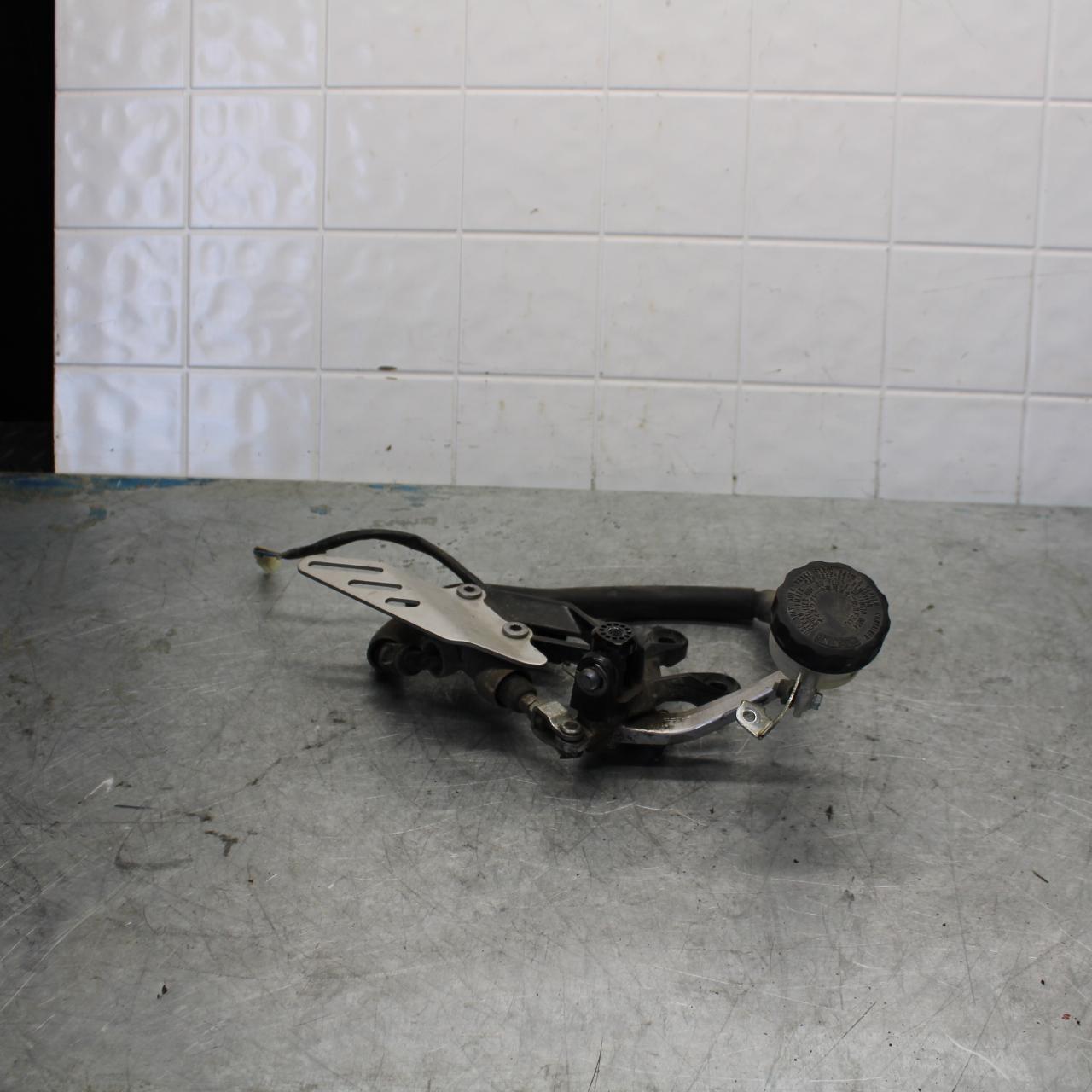 06-07 KAWASAKI NINJA ZX14R RIGHT REARSET R SET DRIVER FT PEG BRACKET MOUNT BB433