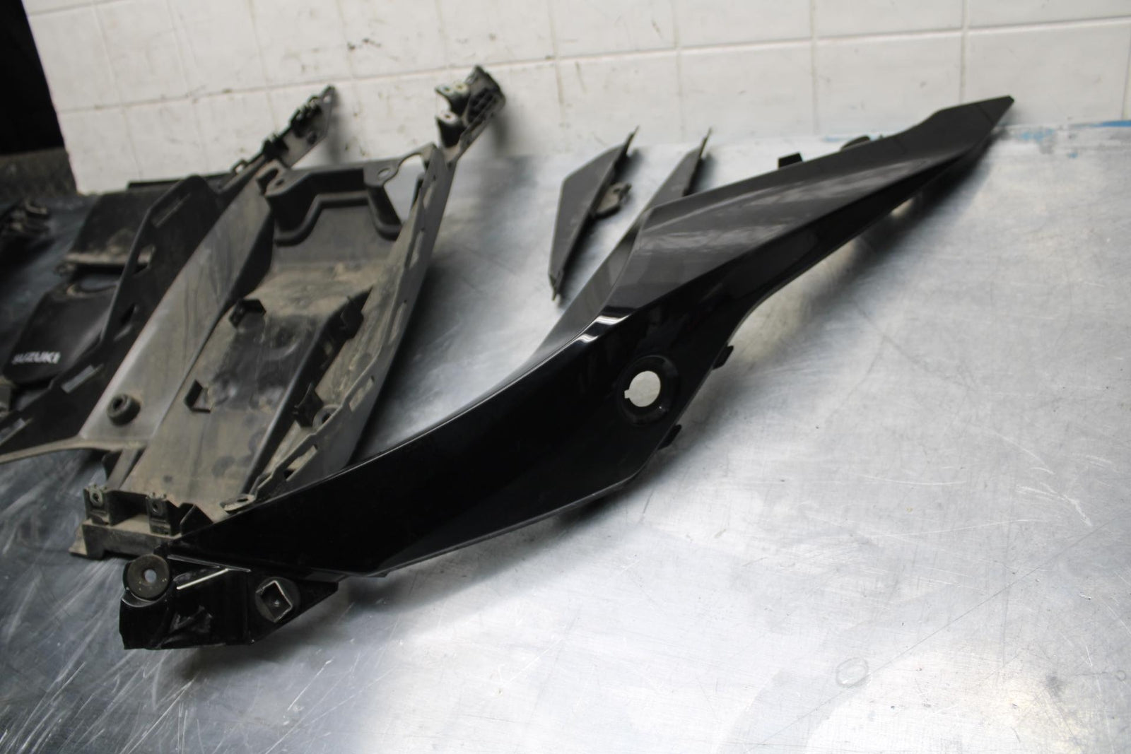17-23 SUZUKI GSXR 250 GSX250RL8 BLACK REAR BACK TAIL FAIRING COWL SHROUD BB490