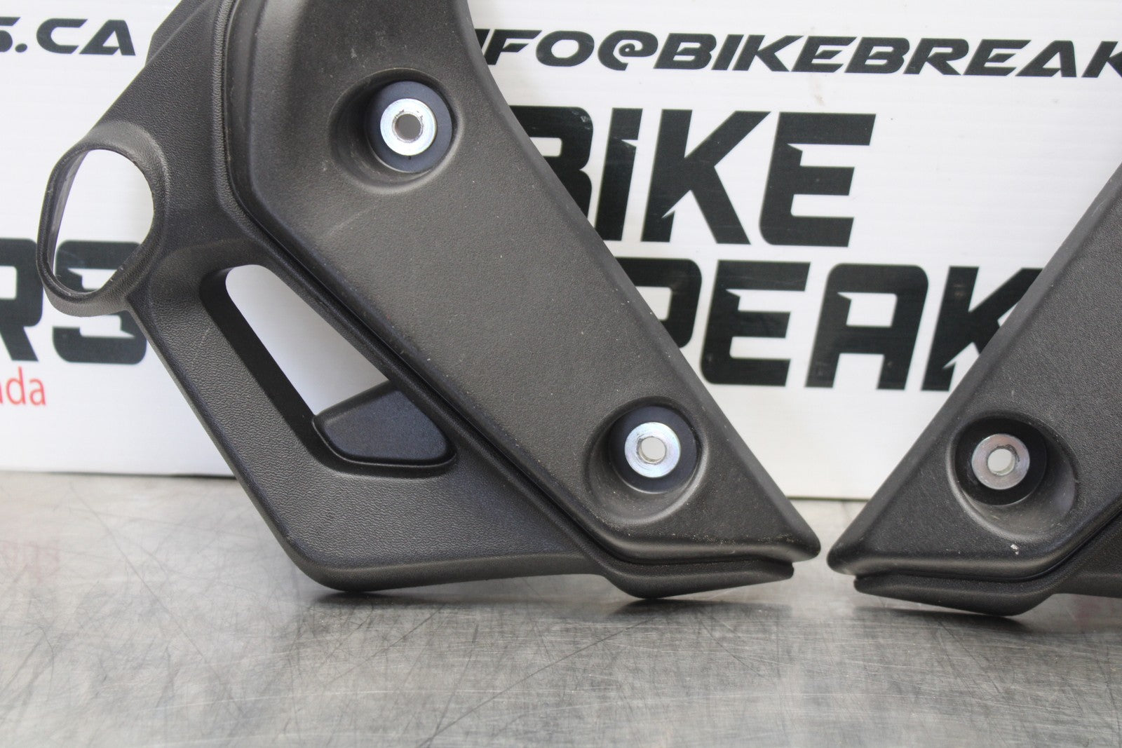 23-24 YAMAHA MT-07 ENGINE RADIATOR GUARD COVER TRIM SET BB194