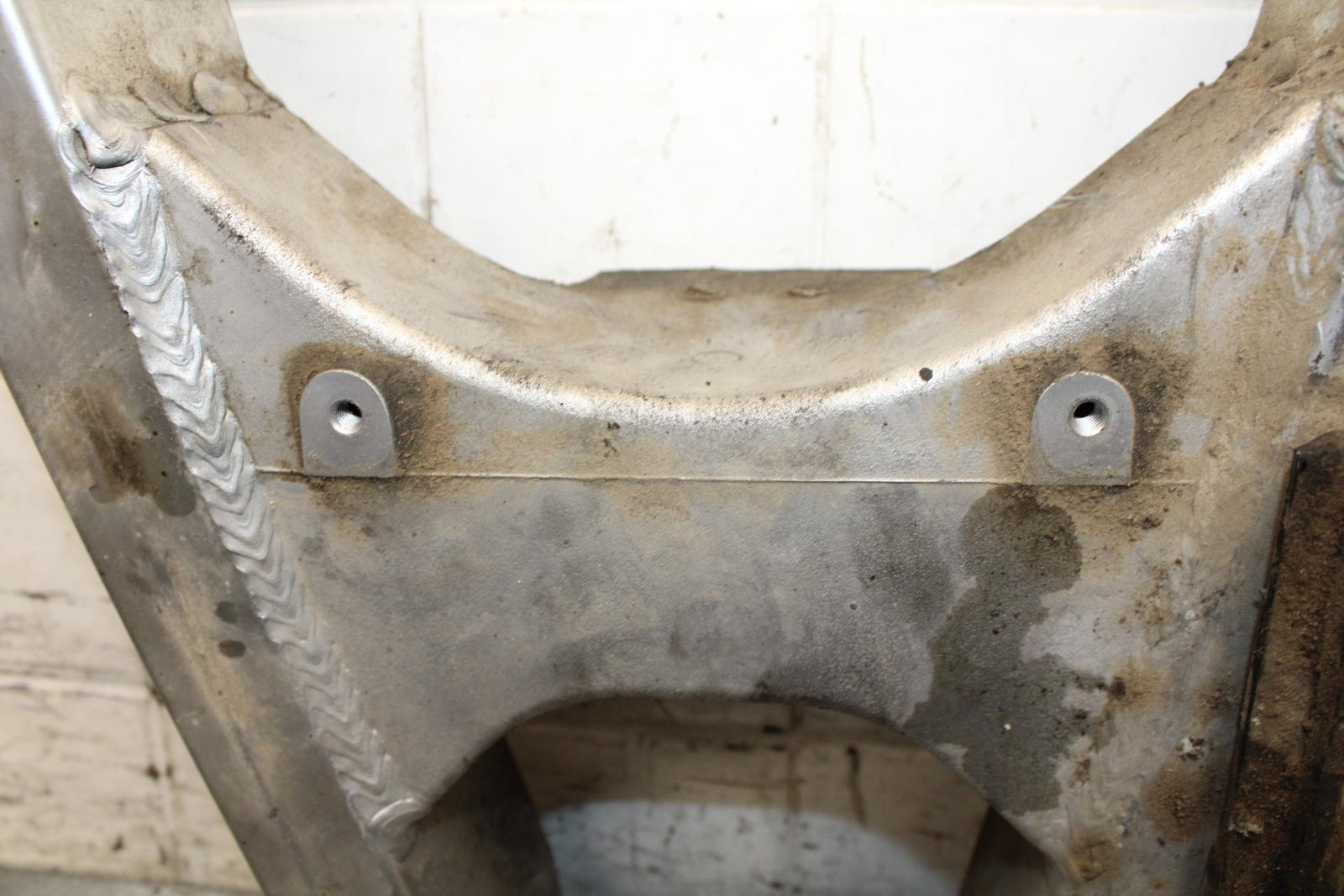 2001 Suzuki GSXR600 REAR SWINGARM BACK SUSPENSION SWING ARM 61000-39F00 BB59
