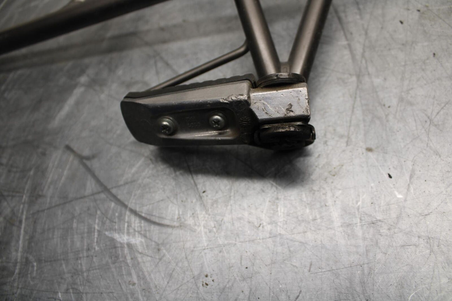 11-14 KAWASAKI VERSYS 650 LE 650C RIGHT REAR BACK PASSENGER PEG BB498