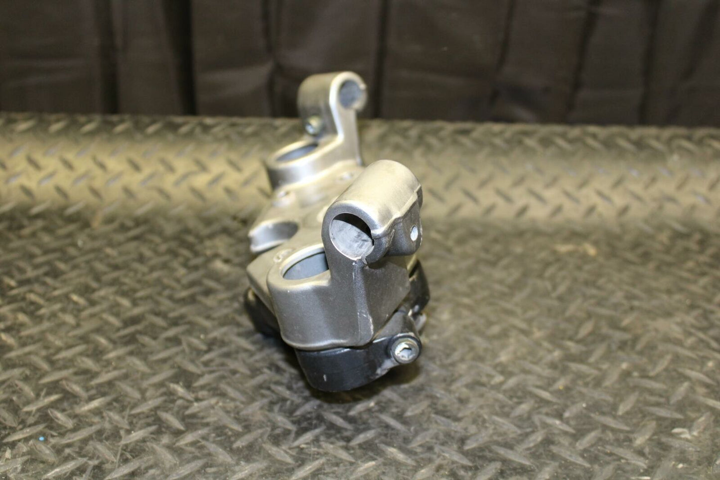 05-06 SUZUKI KATANA 750 GSX750F FORKS UPPER TRIPLE TREE CLAMP RISERS BB166