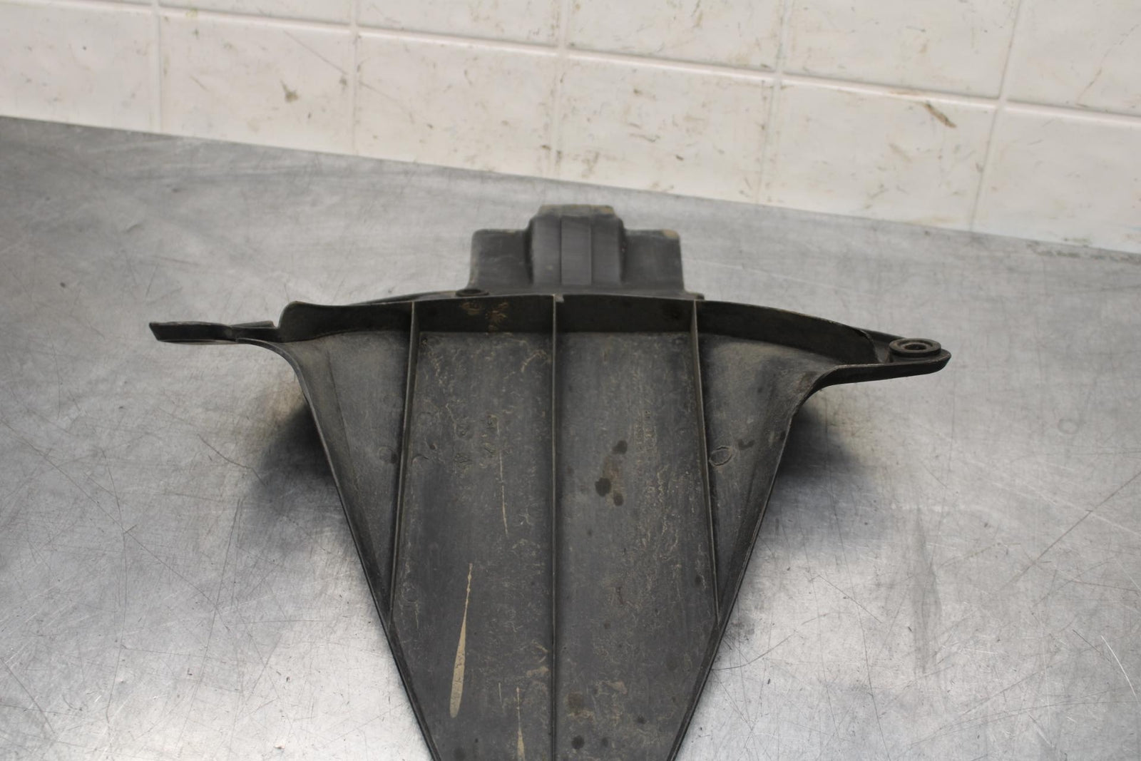 2007 Honda CBR600RR REAR BACK WHEEL TIRE HUGGER FENDER 80120-MFJ-D00 BB596