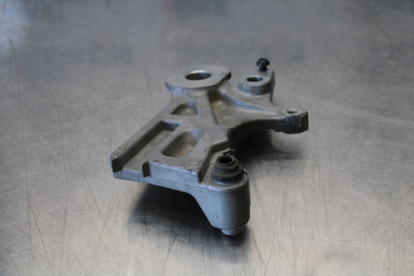 22-25 YAMAHA YZF R7 REAR BRAKE CALIPER HANGER BACK MOUNTING BRACKET BB176