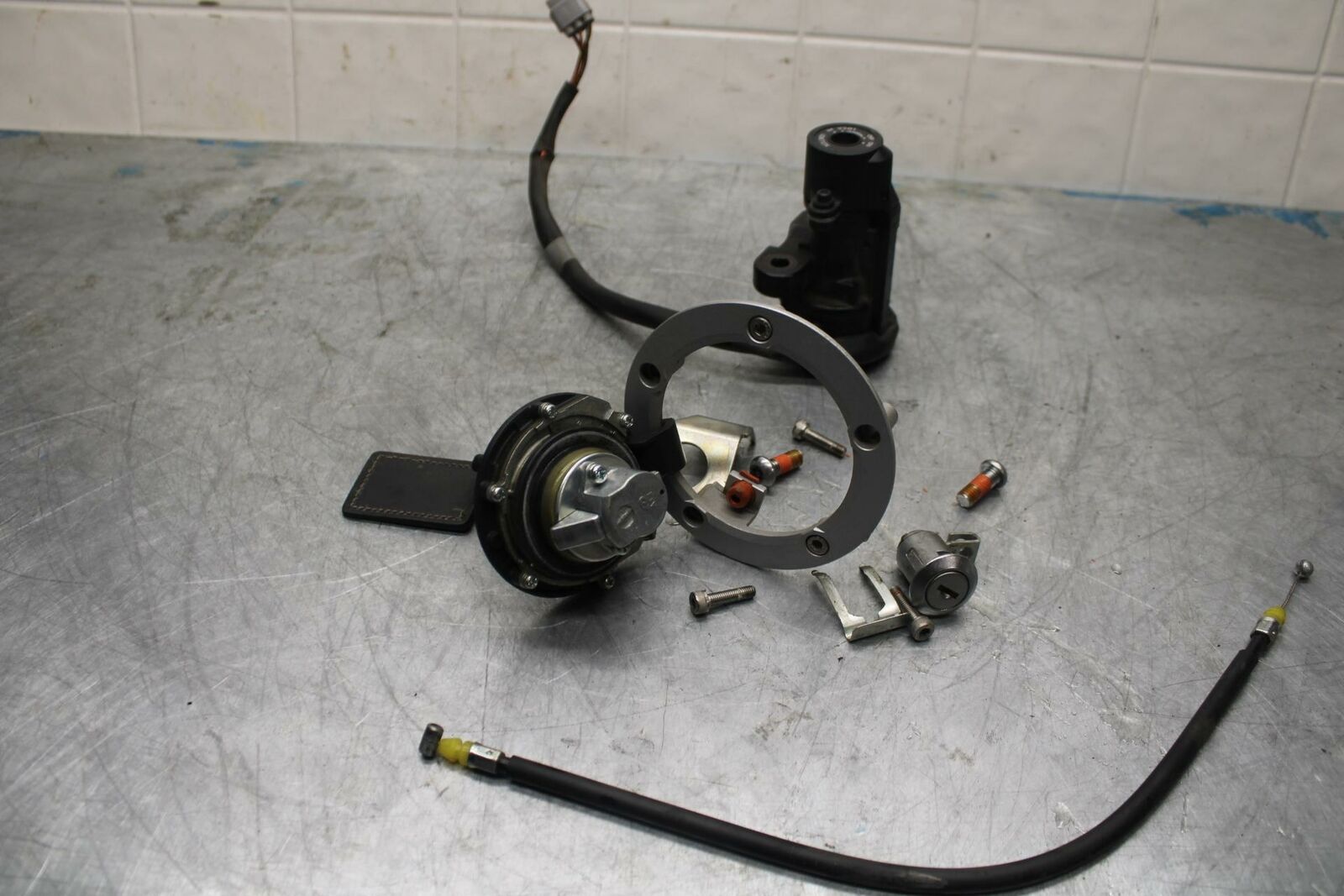11-17 SUZUKI GSXR600 IGNITION LOCK KEY SET W/ GAS CAP AND SEAT LOCK BB417