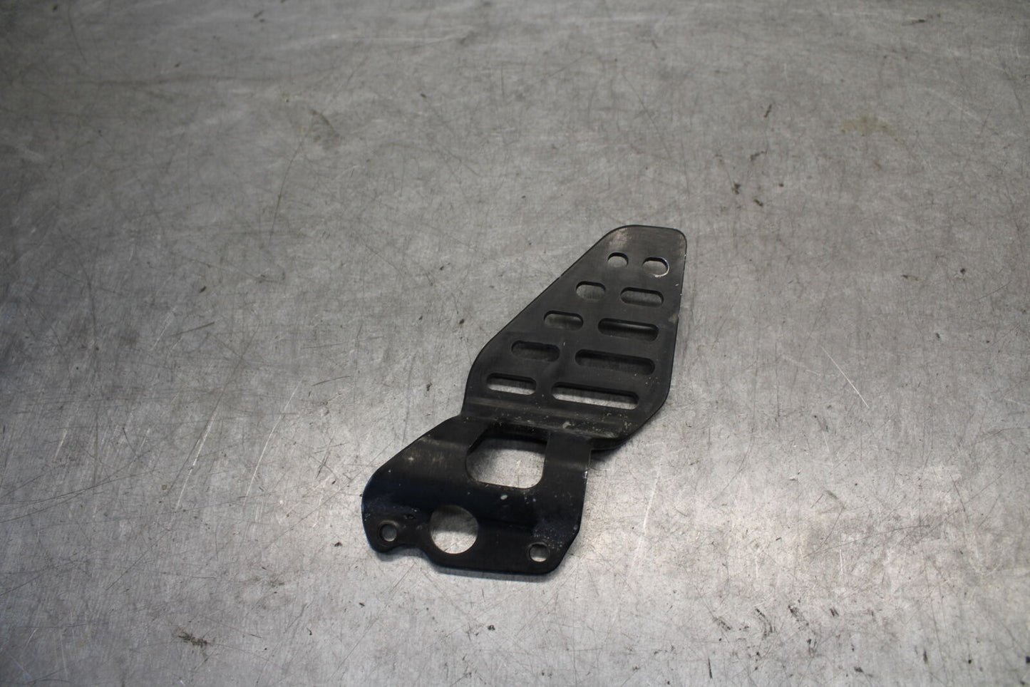08-16 YAMAHA YZF R6 RIGHT REARSET REAR SET HEEL GUARD 13S-27446-10-00 BB665
