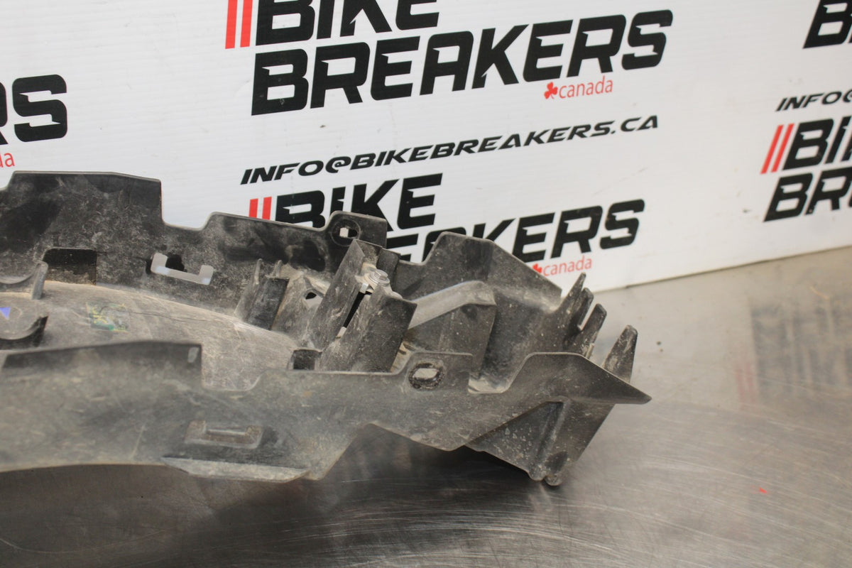 15 TRIUMPH TIGER 800 REAR BACK TAIL UNDERTAIL BATTERY TRAY PLASTIC BB873