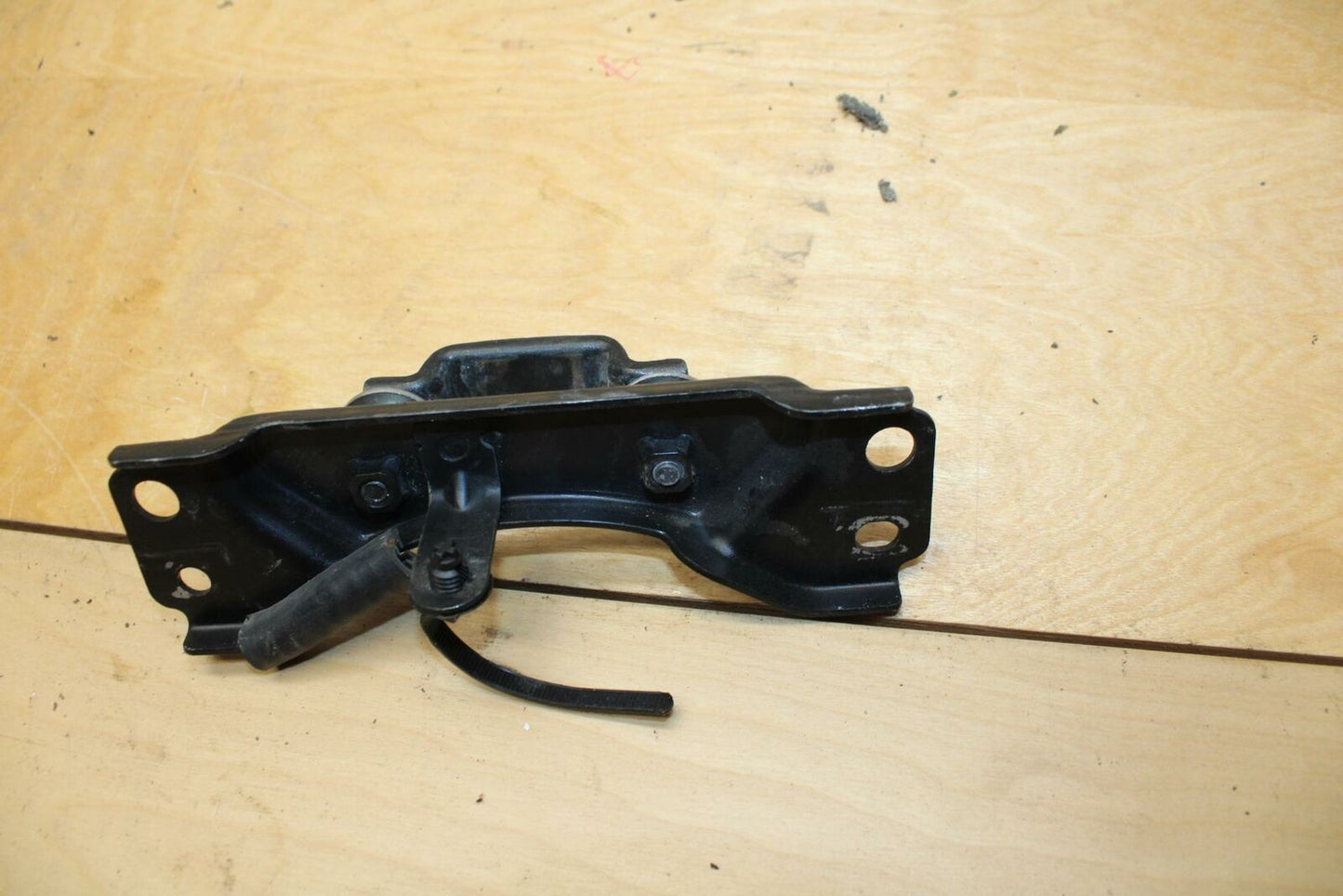 09-10 KAWASAKI ER-6N GAS TANK FUEL CELL PETROL RESERVOIR BRACKET MOUNT BB325