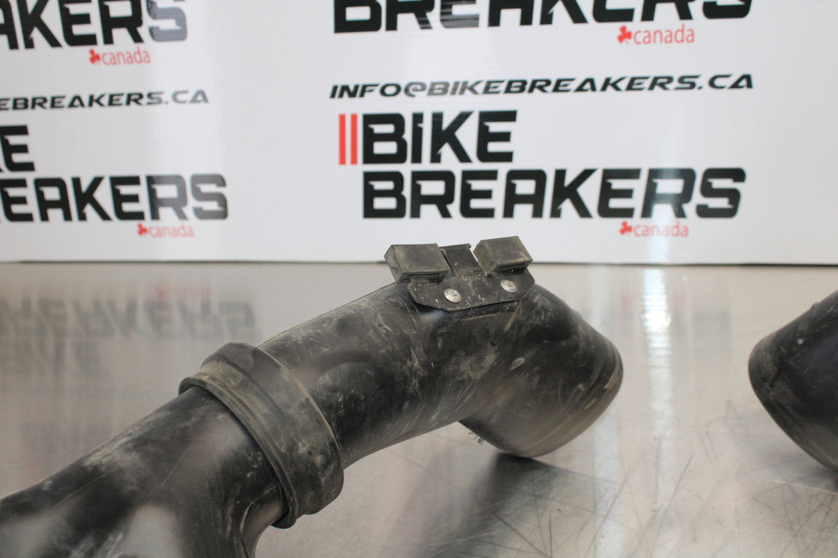 05-06 HONDA CBR600RR RIGHT LEFT AIR INTAKE DUCTS BB149