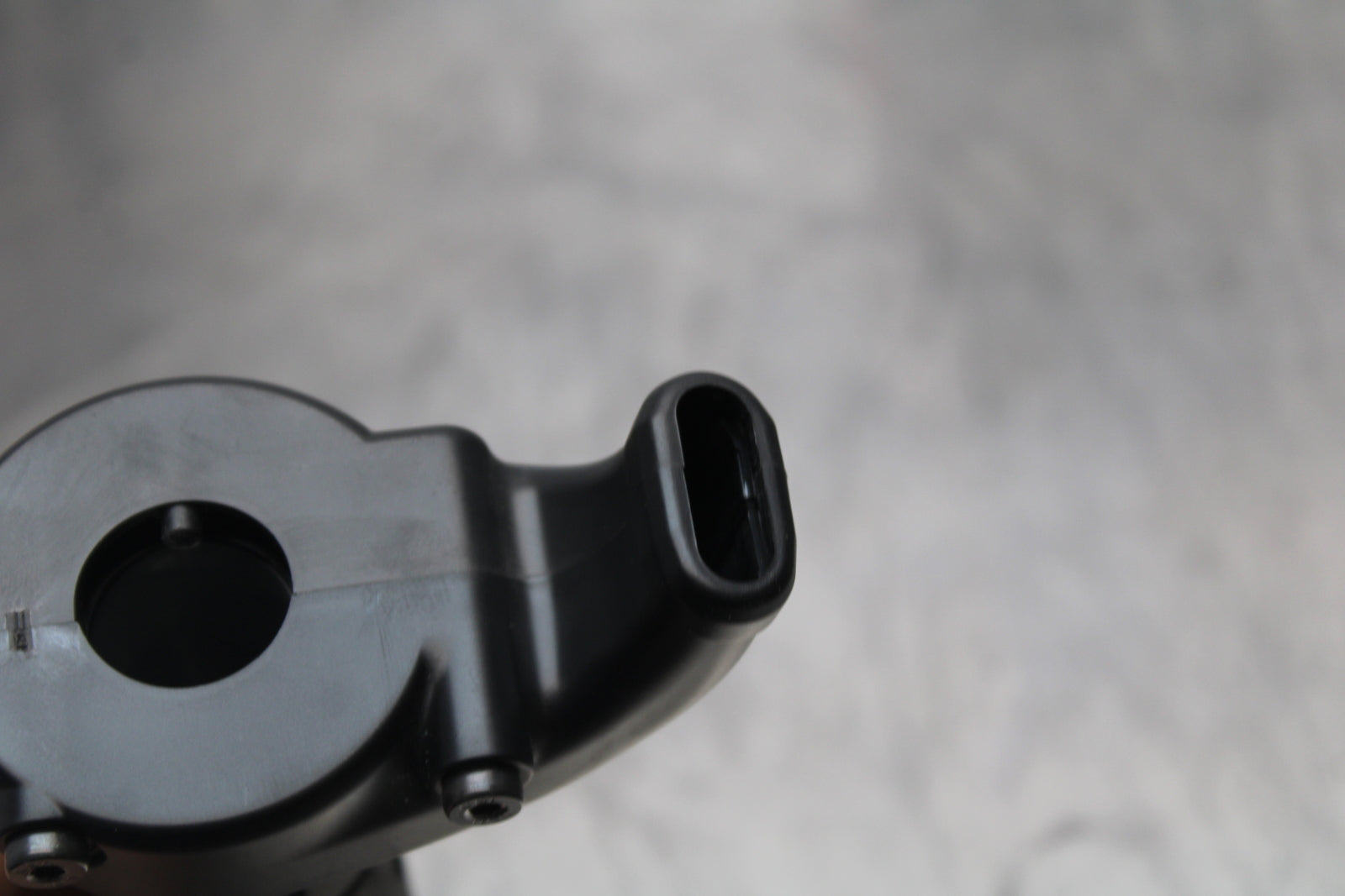 23-24 KAWASAKI NINJA ZX14R NEW!! THROTTLE CABLE LINE HOUSING GUIDE BB153