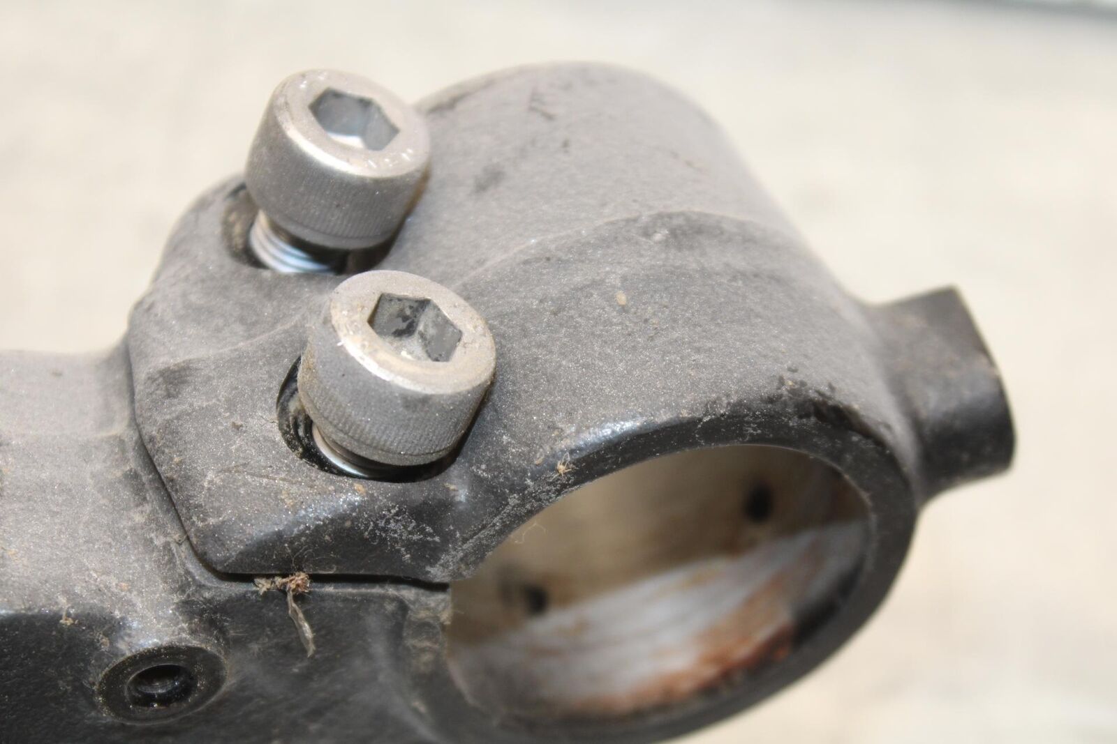 03-08 KAWASAKI VULCAN 1600 FRONT FORKS CLAMP LOWER TRIPLE TREE STEM BB616