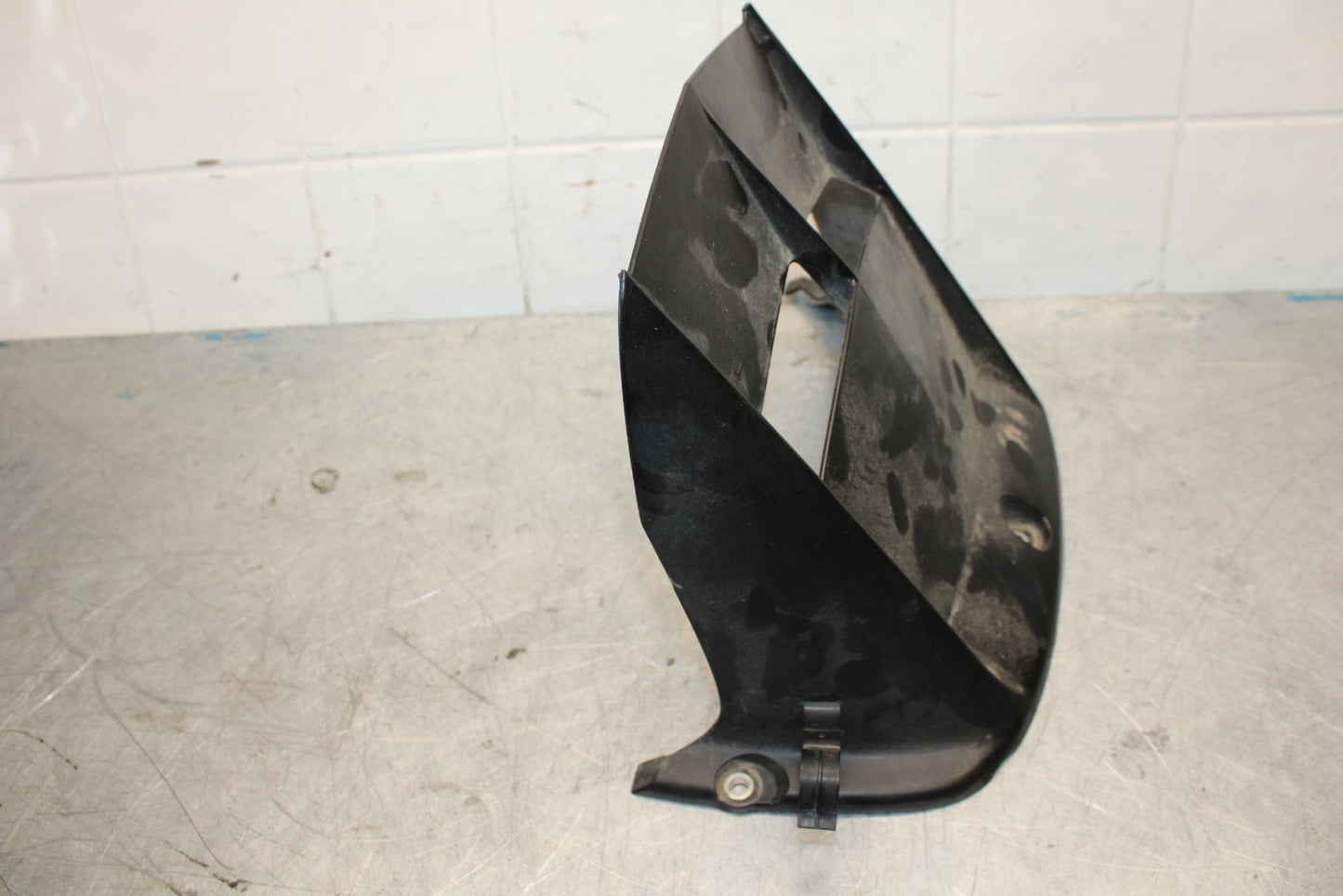 08-16 YAMAHA YZF R6 REAR WHEEL TIRE HUGGER FENDER 2C0-21650-00-00 BB436