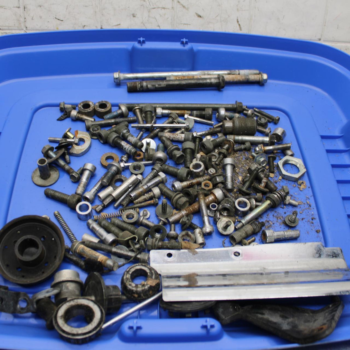 2004 Suzuki Intruder 1500 VL1500 ENGINE MOUNTING BOLTS HARDWARE MOTOR  BB573