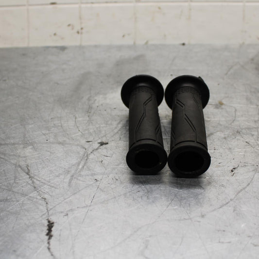 09-14 YAMAHA YZF R1 RIGHT LEFT CLIPON HANDLEBAR GRIPS GRIP PAIR SET BB448