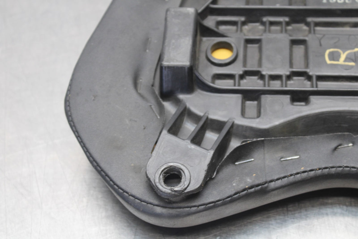 06-07 YAMAHA YZF R6 FRONT DRIVERS SEAT PAD SADDLE PILLION BB763