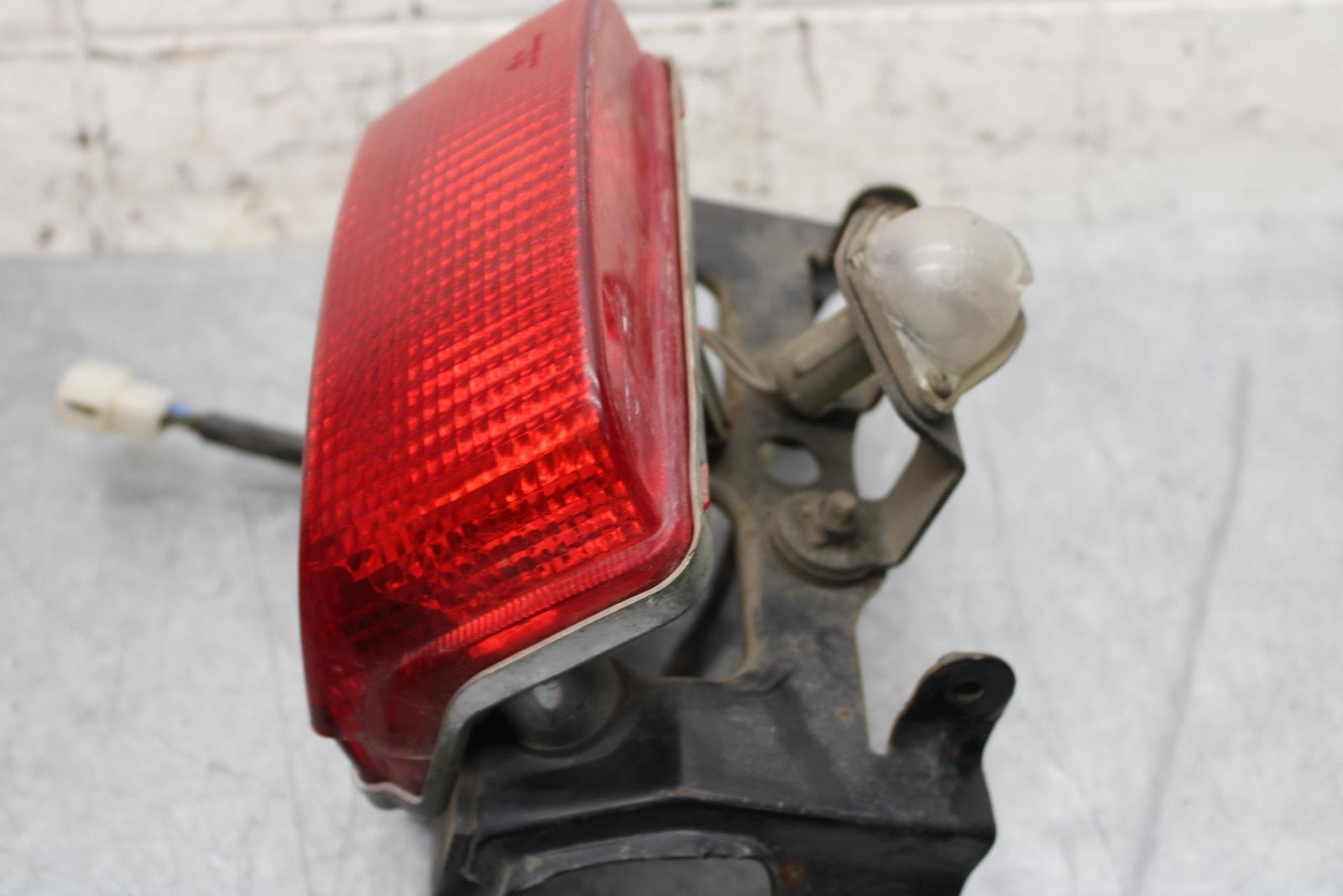 00-01 KAWASAKI ZZR600 REAR TAIL TAILLIGHT BACK BRAKE LIGHT BB568