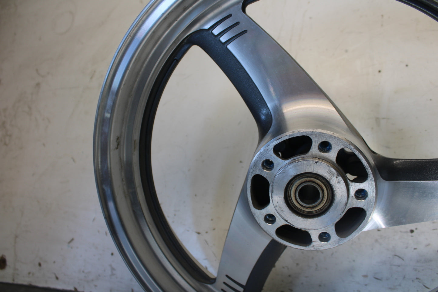 97-04 SUZUKI MARAUDER 800 FRONT WHEEL FRONT RIM BB312
