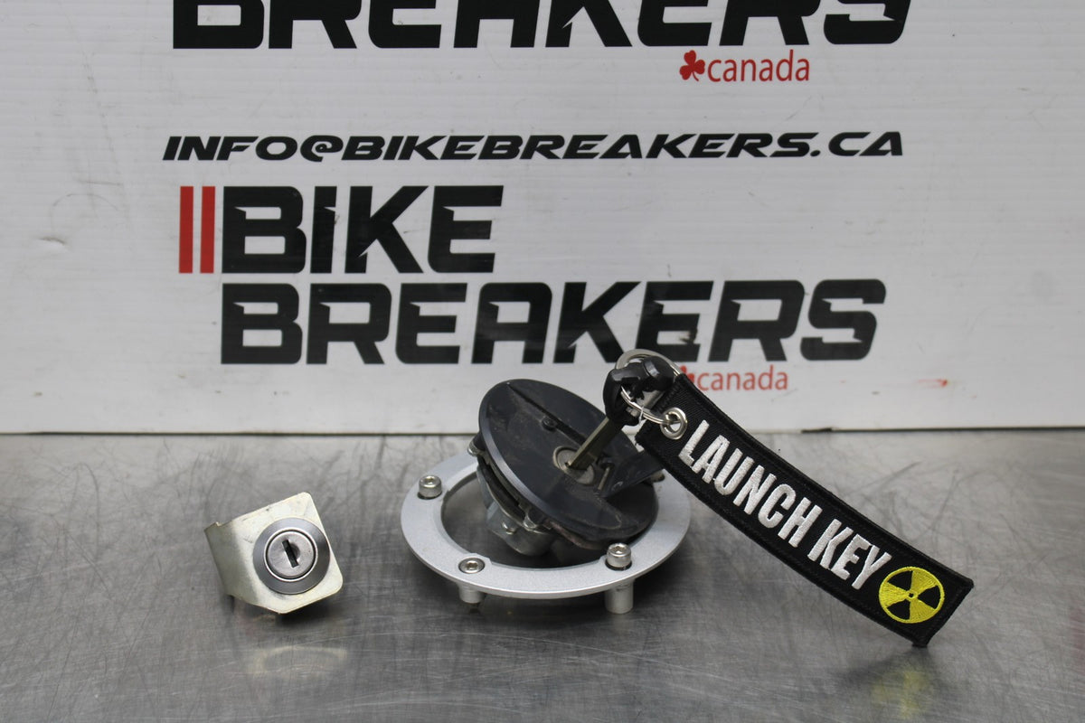 08-10 SUZUKI GSXR 600 FUEL TANK GAS CAP & SEAT LOCK BB202