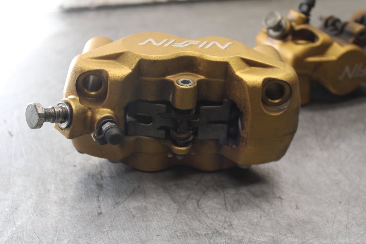 07-08 TRIUMPH DAYTONA 675 RIGHT LEFT FRONT BRAKE CALIPER SET PAIR CALIPERS BB685