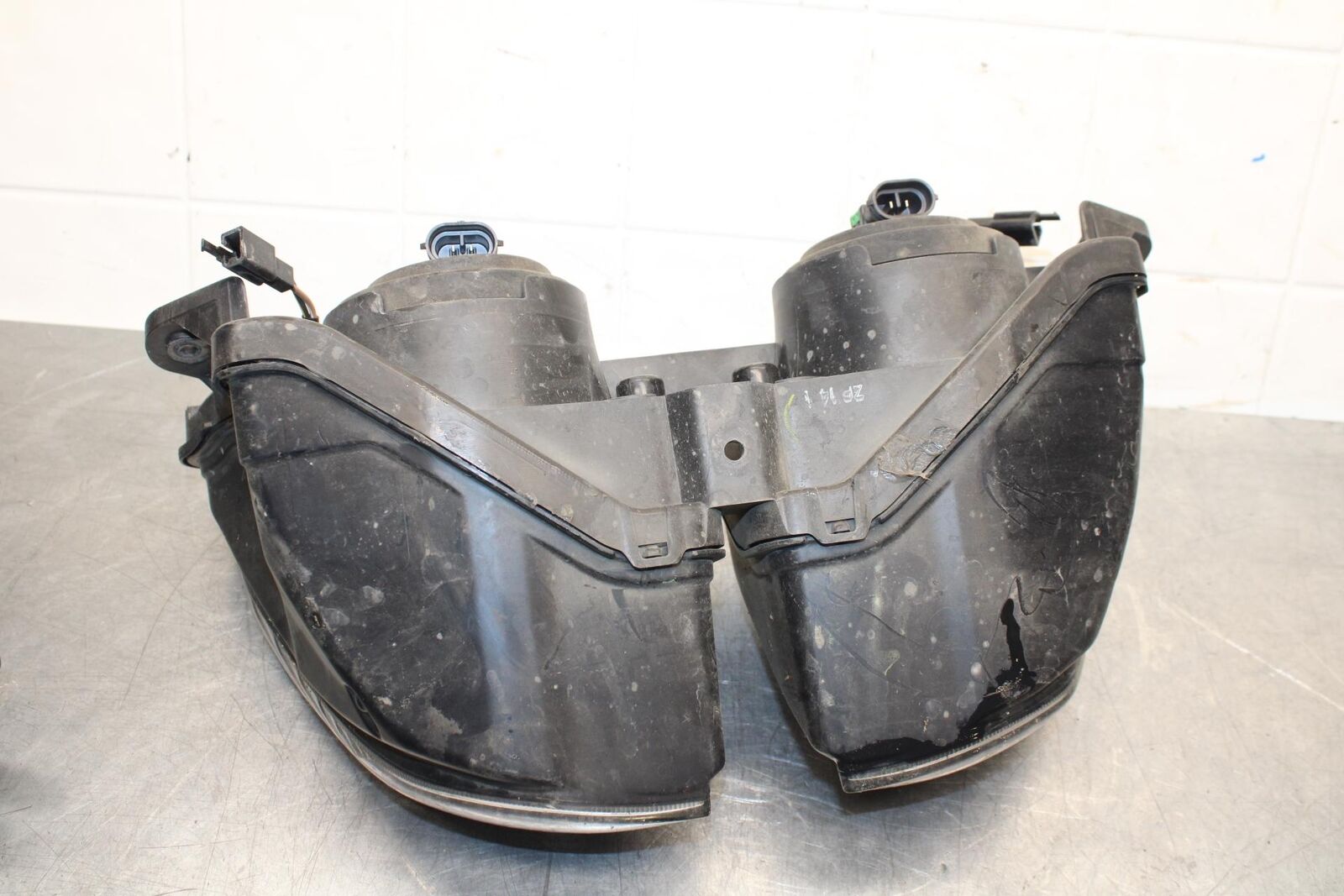 2011 Kawasaki Ninja ZX6R ZX600R FRONT HEADLIGHT LIGHT LAMP 23007-0101 BB587