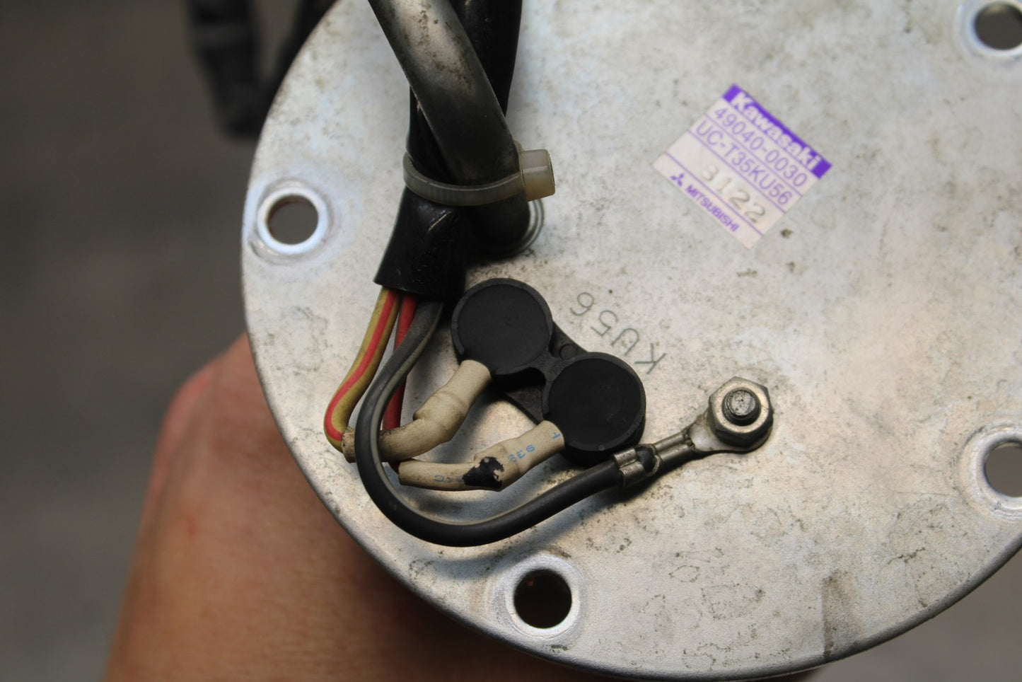 08 KAWASAKI NINJA ZX10R FUEL PUMP GAS PETROL SENDER UNIT BB201