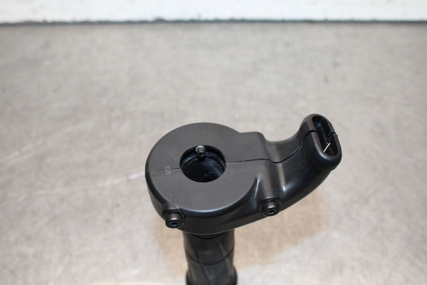 16 KAWASAKI NINJA ZX10R THROTTLE CABLE HOUSING AND TUBE BB650