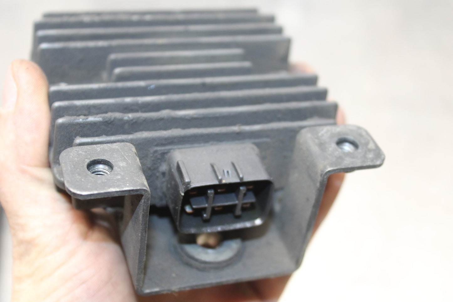 08 KAWASAKI VULCAN 900 RECTIFIER VOLTAGE REGULATOR & COVER BB184