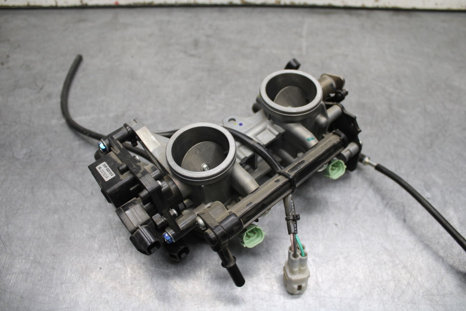 18-24 KAWASAKI NINJA 650 MAIN FUEL INJECTORS / THROTTLE BODIES BB725