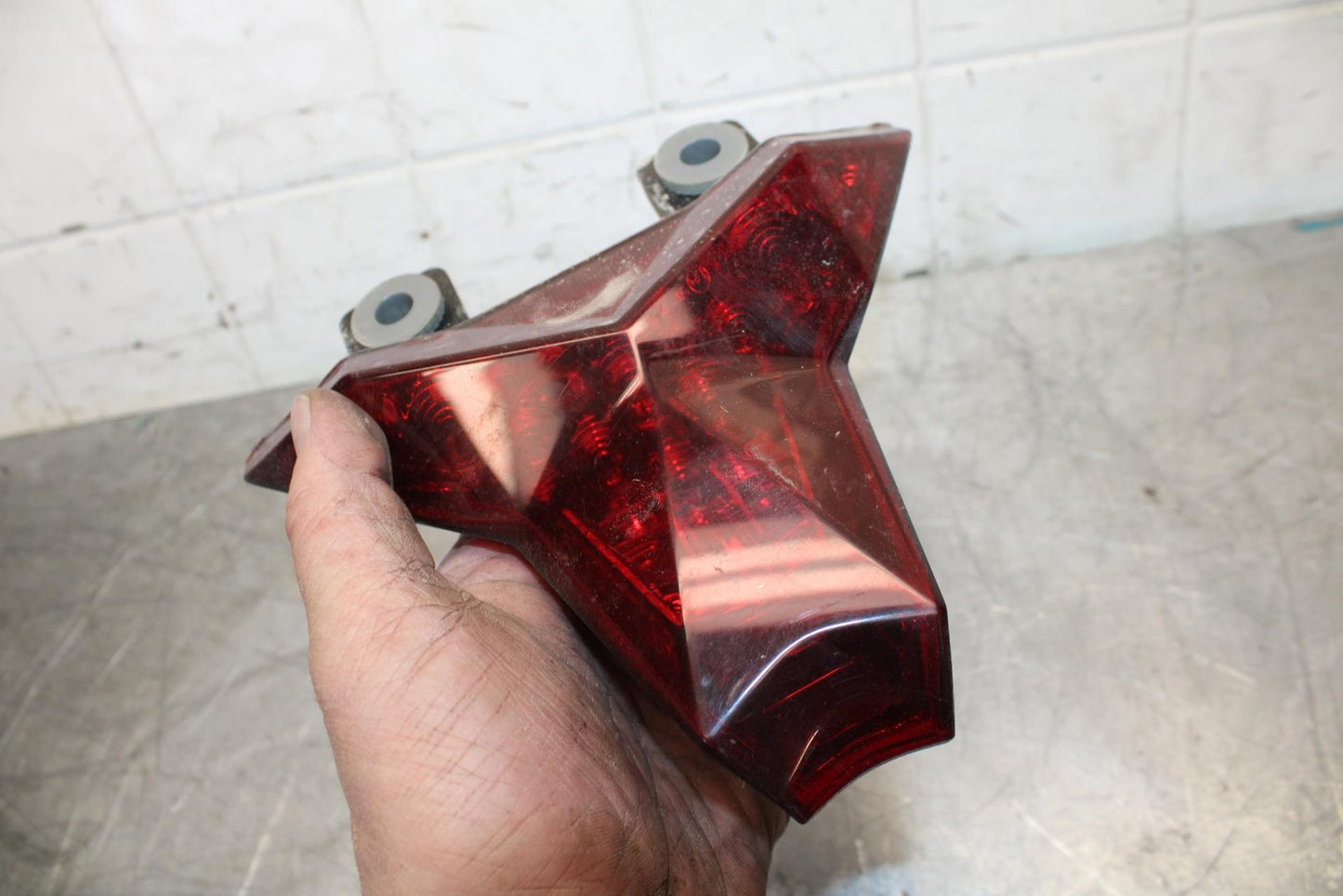 18 KAWASAKI Z 400 REAR TAIL TAILLIGHT BACK BRAKE LIGHT BB469