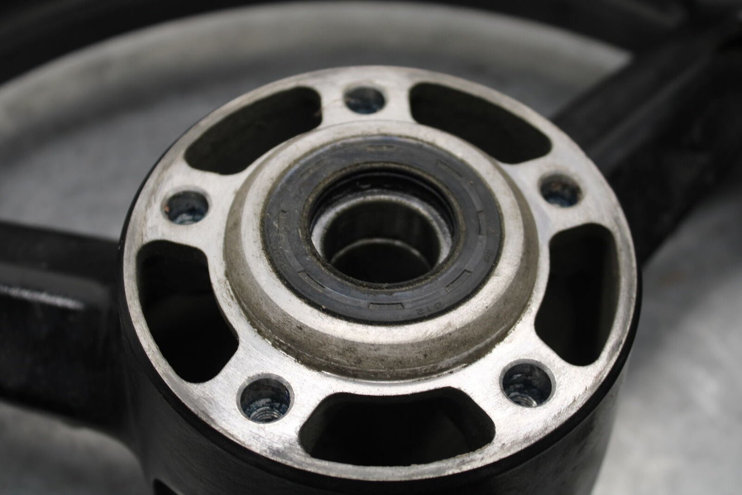 04-05 SUZUKI GSXR600 FRONT WHEEL RIM BB658