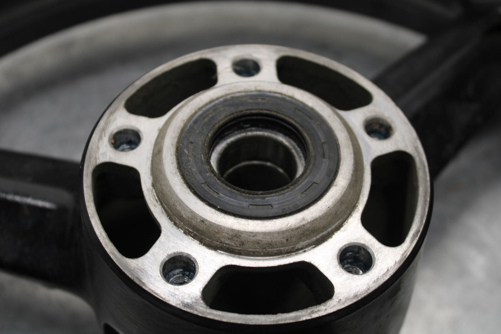 04-05 SUZUKI GSXR600 FRONT WHEEL RIM BB658