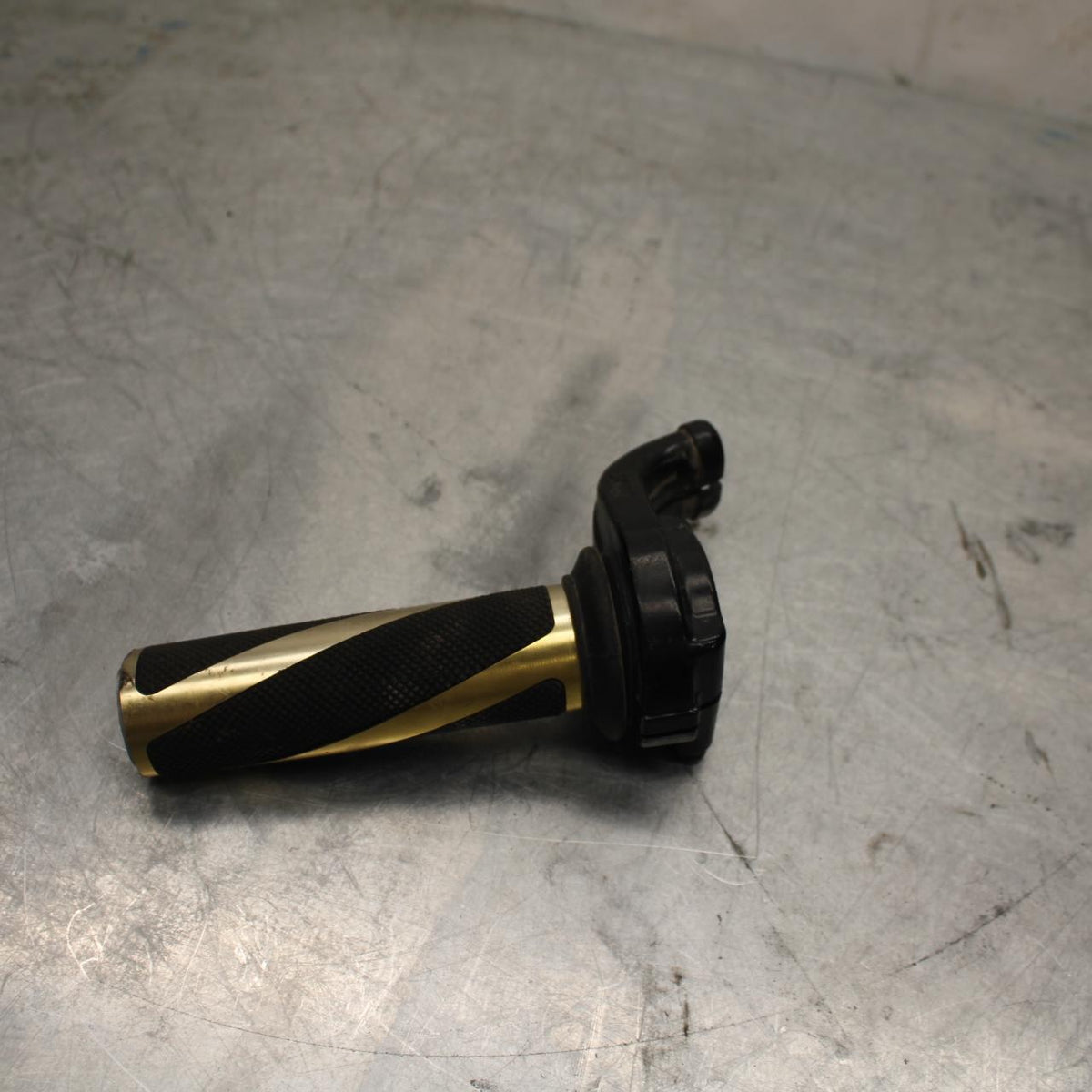 07 YAMAHA YZF R6 2c0 THROTTLE CABLE LINE HOUSING GUIDE BB423