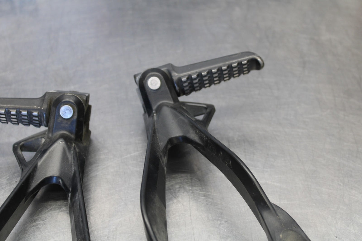 07-08 KAWASAKI NINJA ZX6R REAR BACK PASSENGER PEG SET PAIR BB937