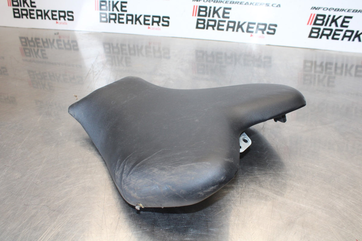 22-25 YAMAHA YZF R7 FRONT DRIVERS SEAT PAD SADDLE PILLION BB176