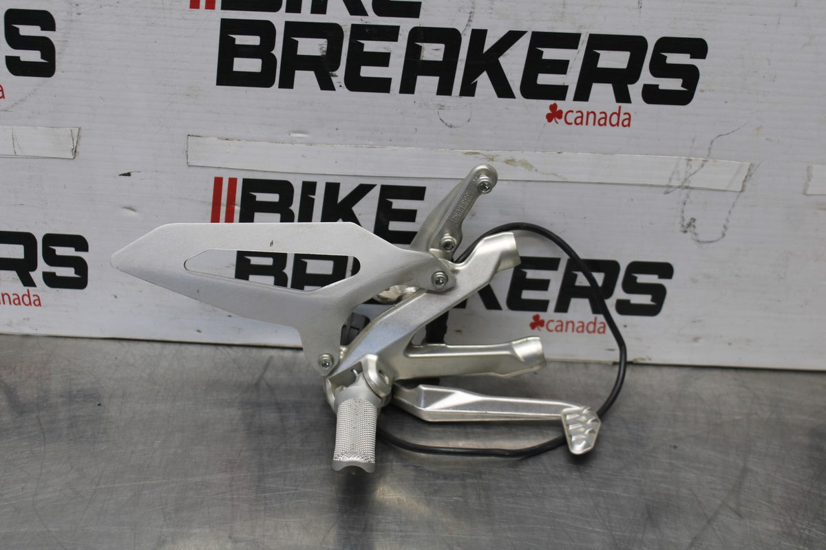 16 DUCATI 959 PANIGALE RIGHT REARSET REAR SET DRIVER FOOT PEG REST STOP BB912