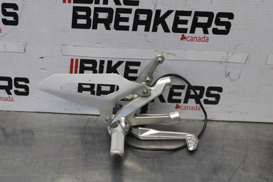 16 DUCATI 959 PANIGALE RIGHT REARSET REAR SET DRIVER FOOT PEG REST STOP BB912