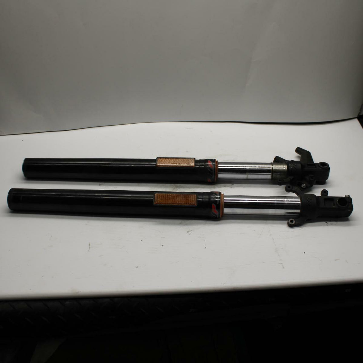 18-20 HUSQVARNA VITPILEN 401 FRONT FORKS SHOCK SUSPENSION SET PAIR BB248
