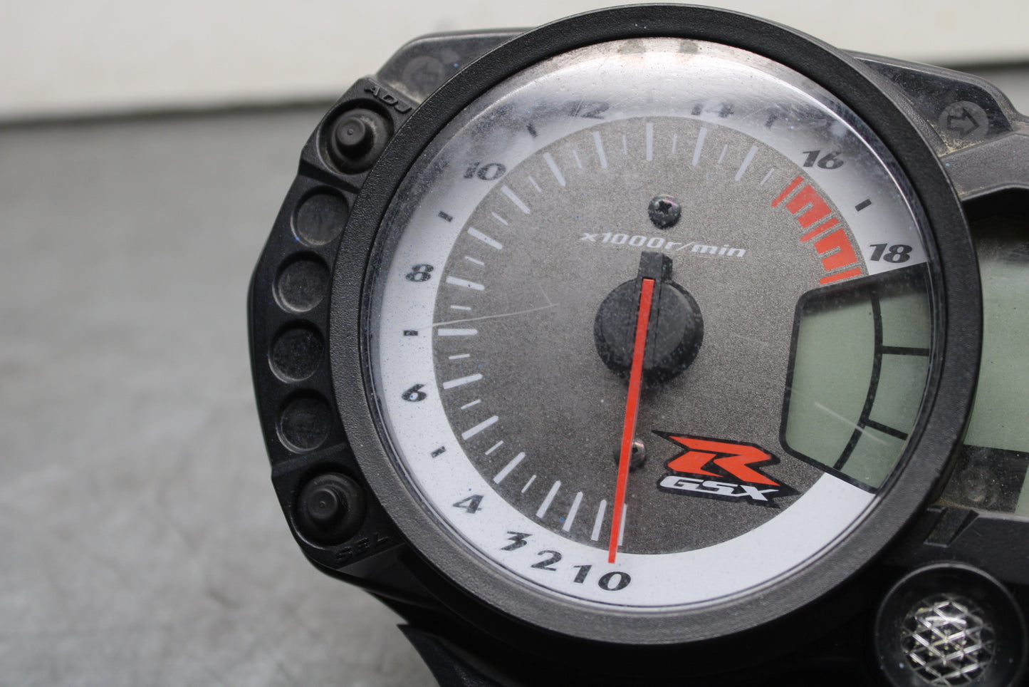 08-10 SUZUKI GSXR 600 SPEEDO TACH GAUGES DISPLAY CLUSTER SPEEDOMETER  BB753