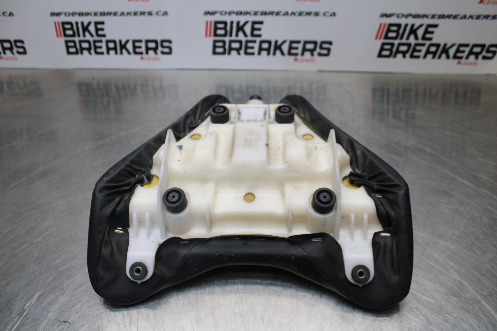 14-17 YAMAHA FZ07 FRONT DRIVERS SEAT PAD SADDLE PILLION BB162