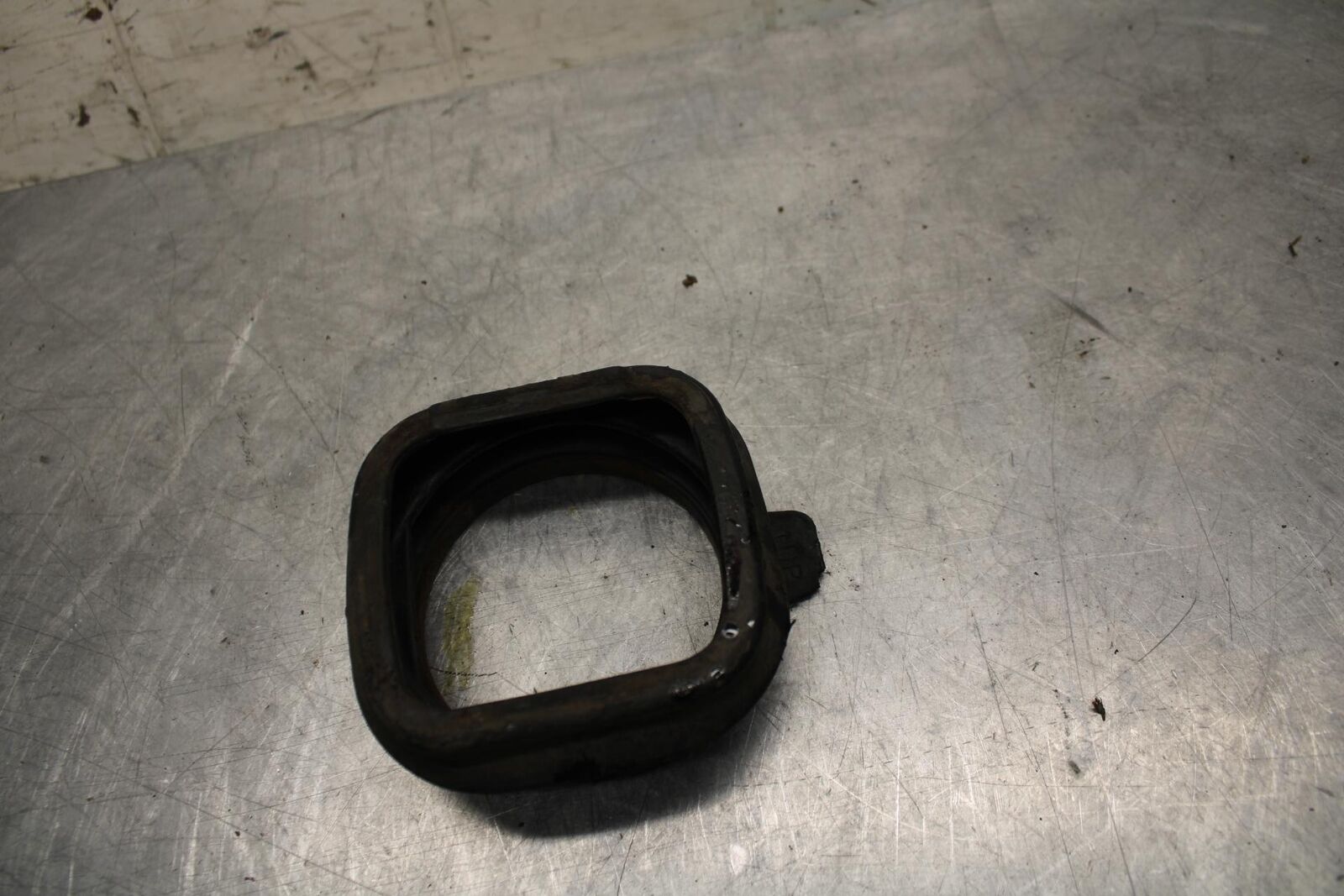 84-85 HONDA V65 SABRE DRIVE SHAFT  COVER RUBBER SEAL BB05